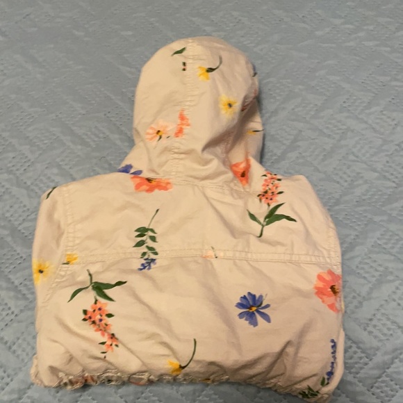 4T OldNavy Multi-Weather Rain Jacket. Multi pockets, zip up/ button down. - Picture 4 of 6